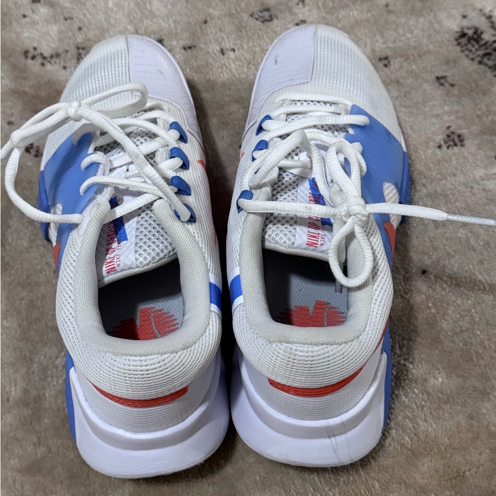Excellent condition, Nike Zoom GP Challenge 1 Tennis Shoes, Size 7.